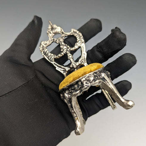 1940年代 真鍮製 椅子型 懐中時計ホルダー イエローシート